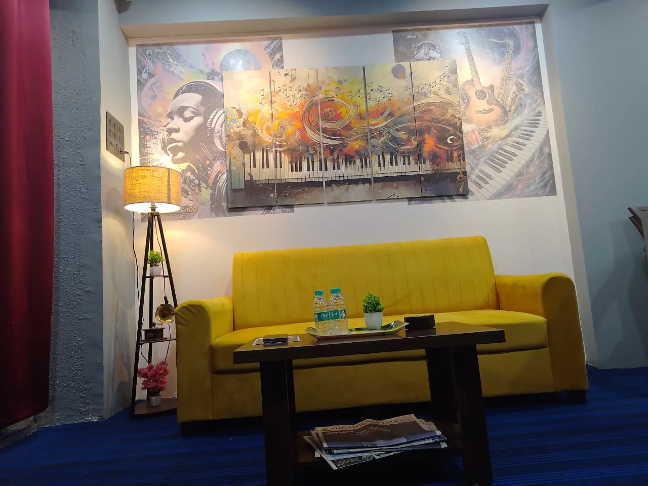 Comfortable lounge and waiting area at CloudStudio108