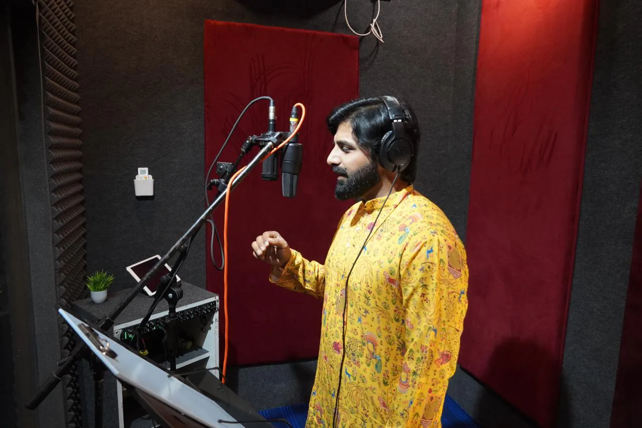 Vocalist recording in the spacious treated CloudStudio108 booth